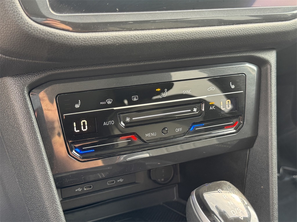 2022 Volkswagen Tiguan SE photo 19