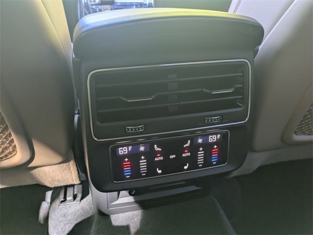 2022 Audi Q7 55 Premium Plus photo 25