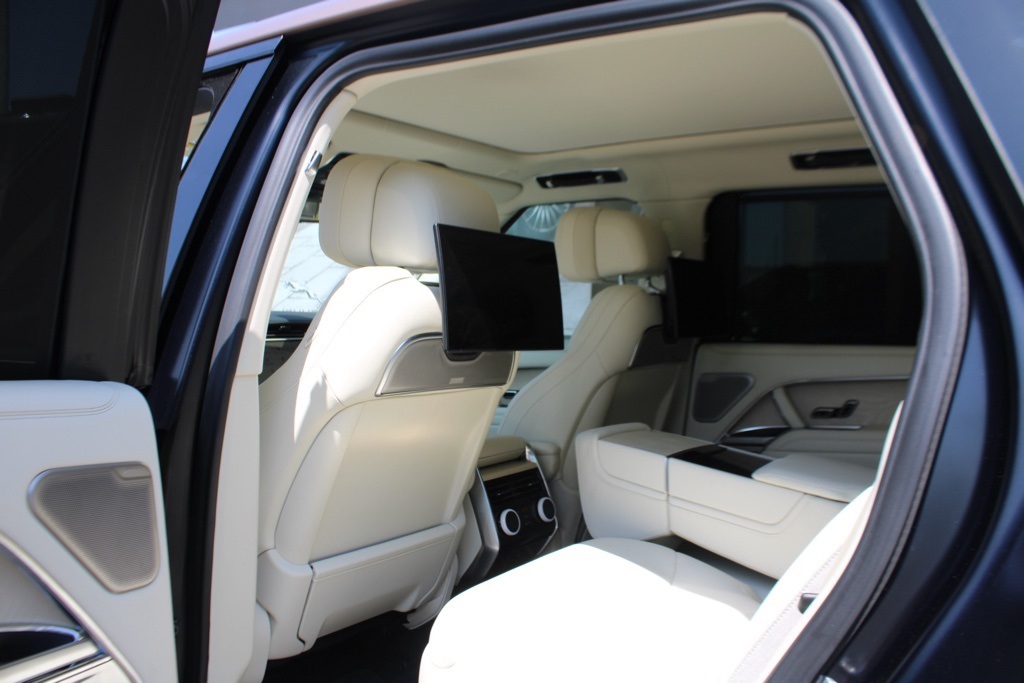 2024 Land Rover Range Rover SV photo 31