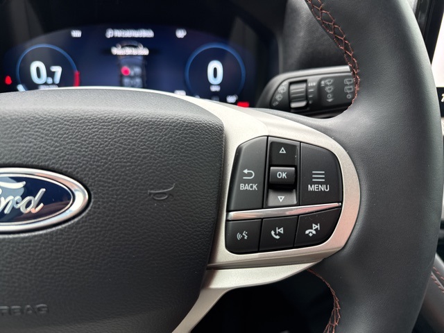 2025 Ford Explorer photo 31