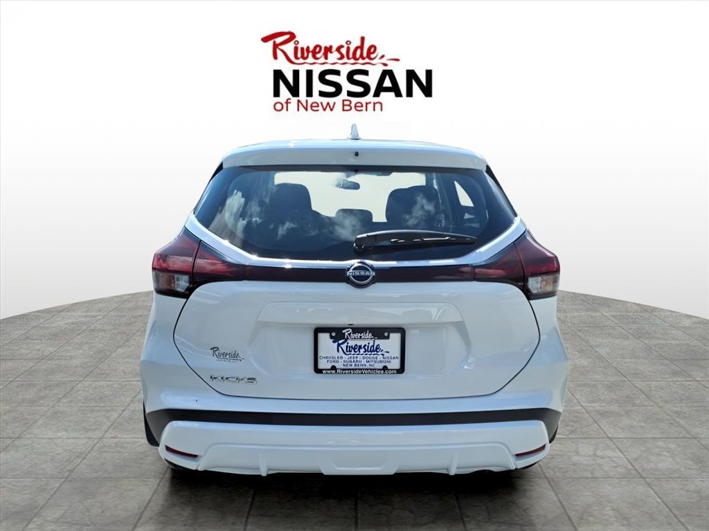 2025 Nissan Kicks Play S photo 3