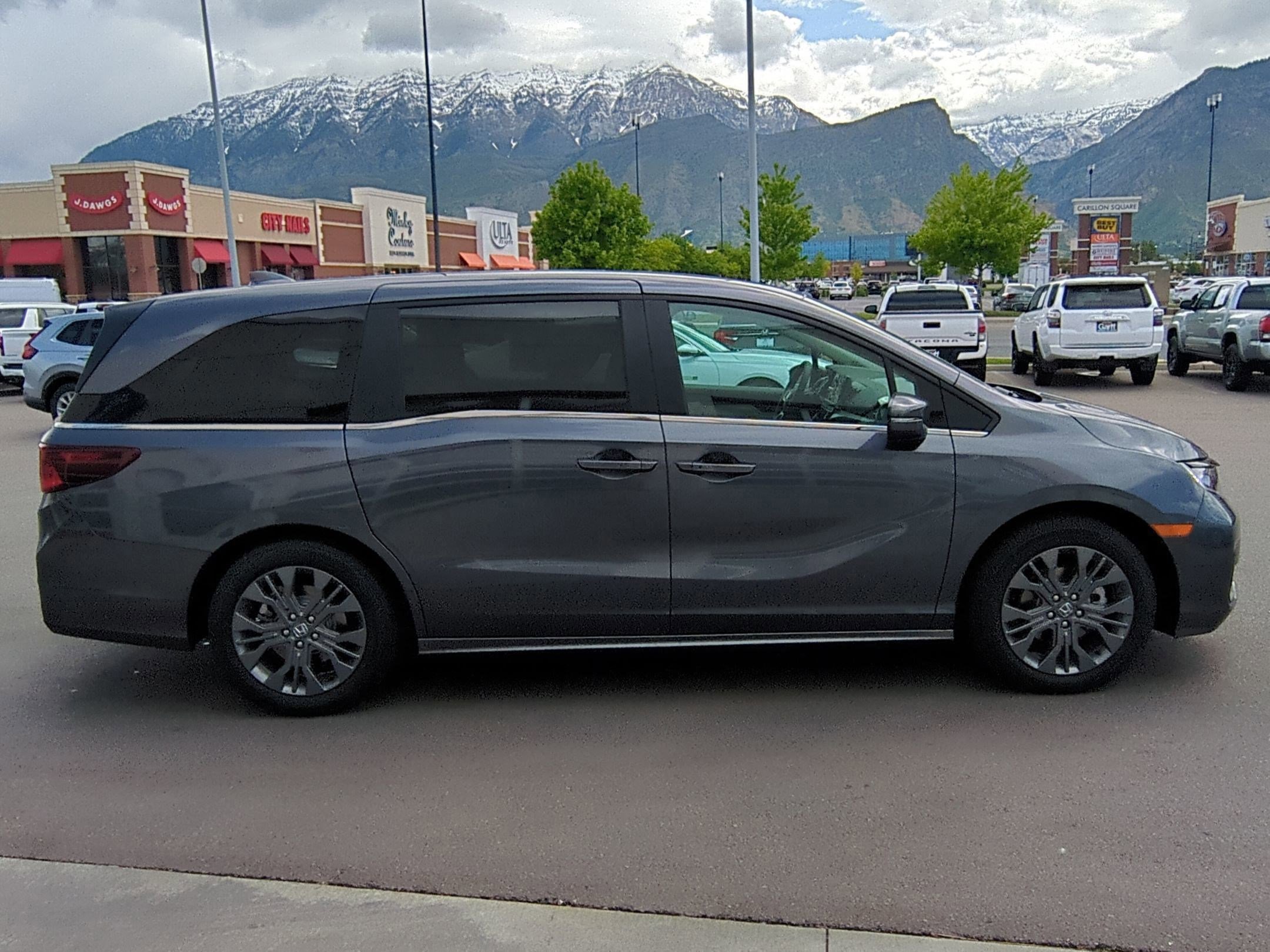 2026 Honda Odyssey Touring photo 2