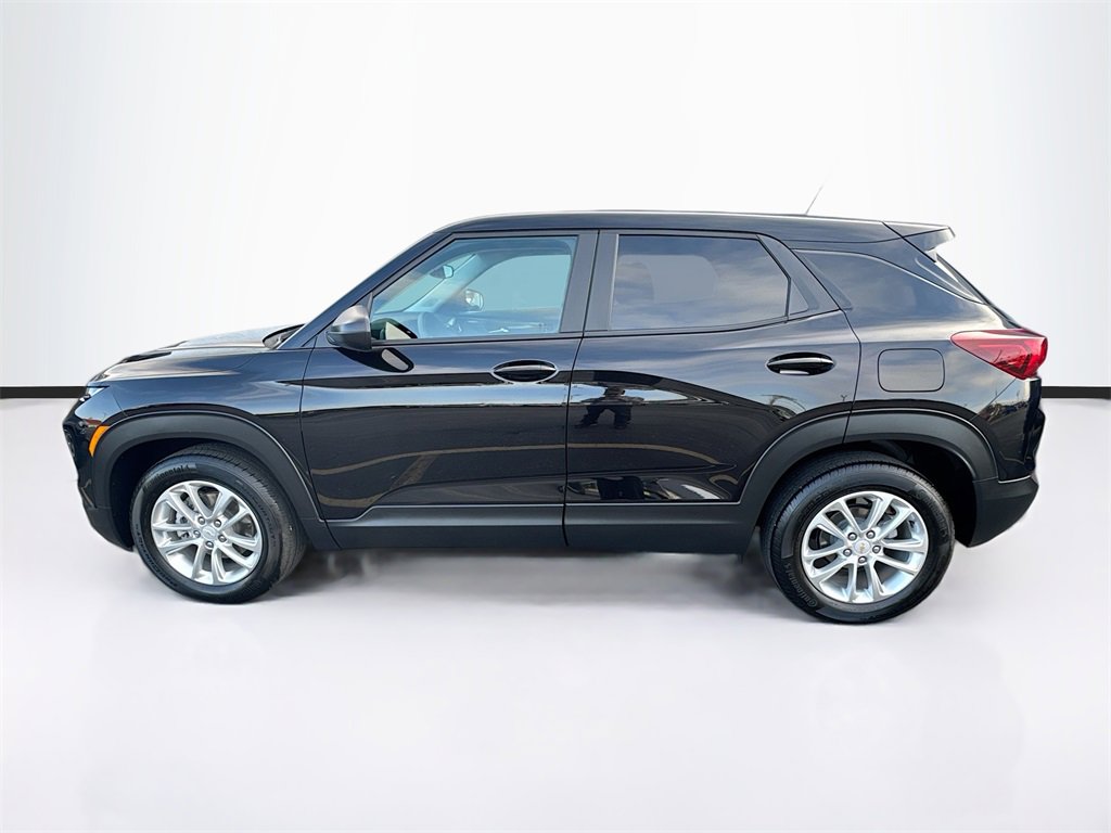 2024 Chevrolet Trailblazer LS photo 2
