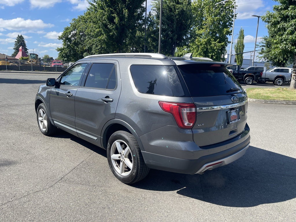 2017 Ford Explorer XLT photo 3