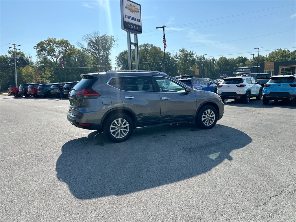 2017 Nissan Rogue SV photo 17