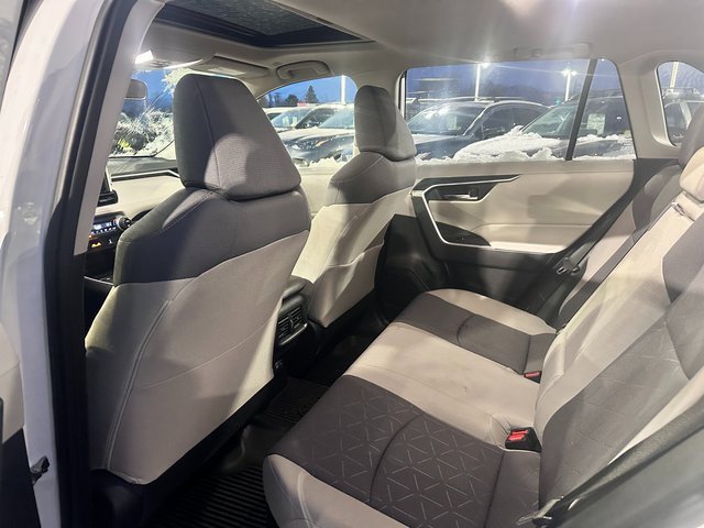 2024 Toyota RAV4 Hybrid XLE photo 4