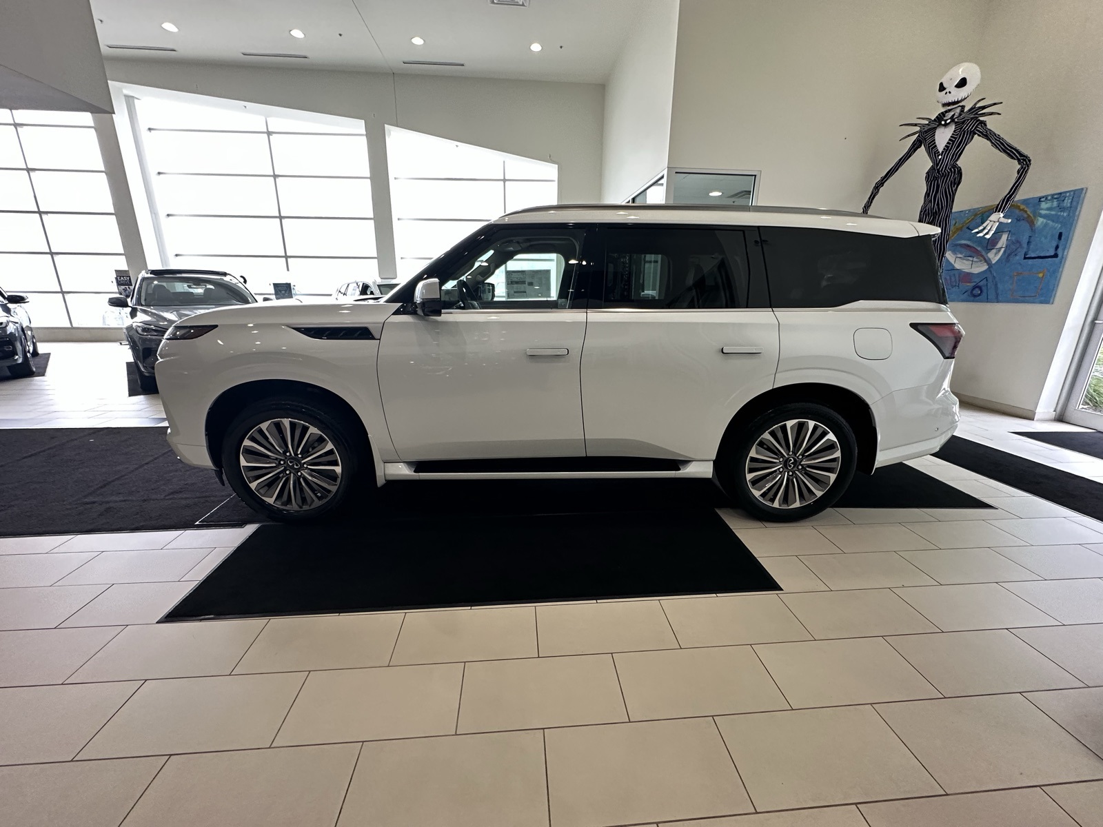 2026 Infiniti QX80 Luxe photo 4