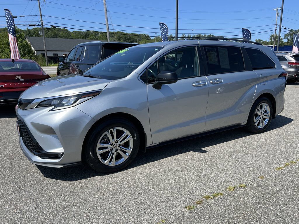 2022 Toyota Sienna XSE photo 4
