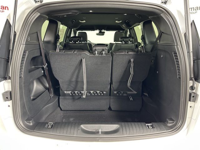 2025 Chrysler Pacifica photo 17