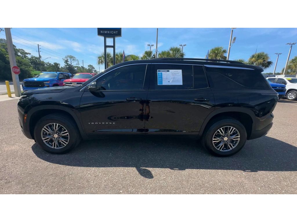 2025 Chevrolet Traverse photo 5