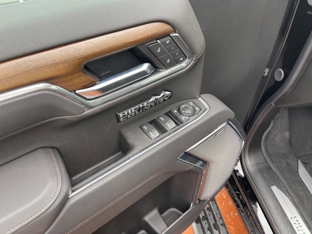 2025 Chevrolet Silverado 1500 High Country photo 9