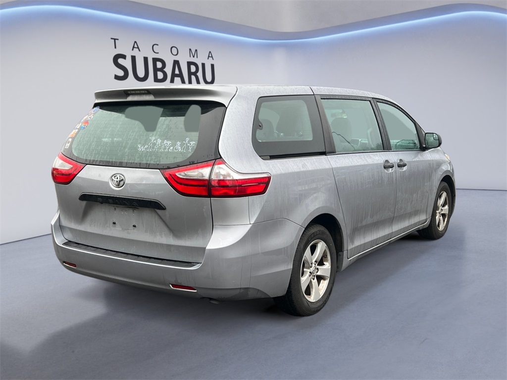 2017 Toyota Sienna L photo 5