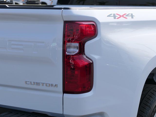 2025 Chevrolet Silverado 1500 Custom photo 3