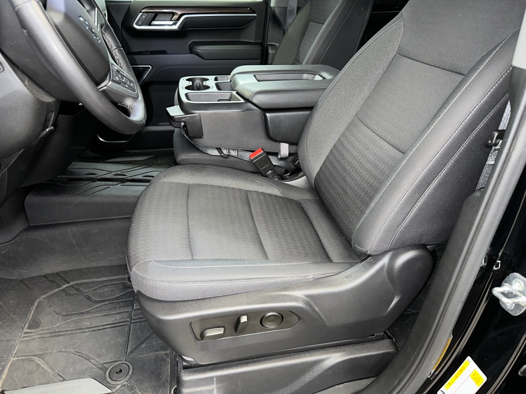 2022 Chevrolet Silverado 1500 RST photo 2