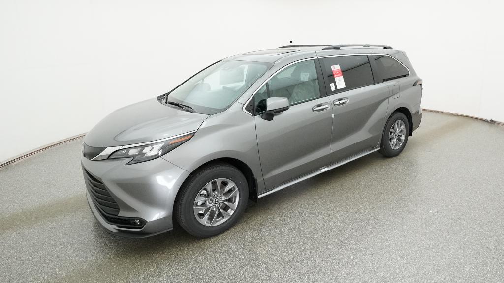 2026 Toyota Sienna XLE's photo