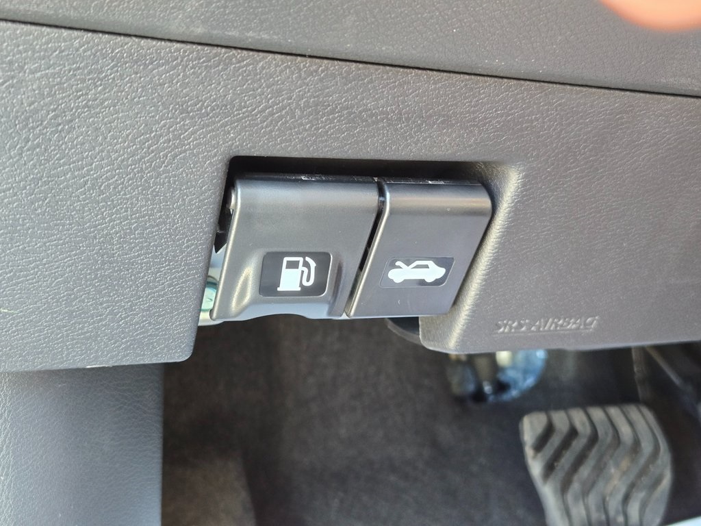2025 Nissan Versa SV photo 27