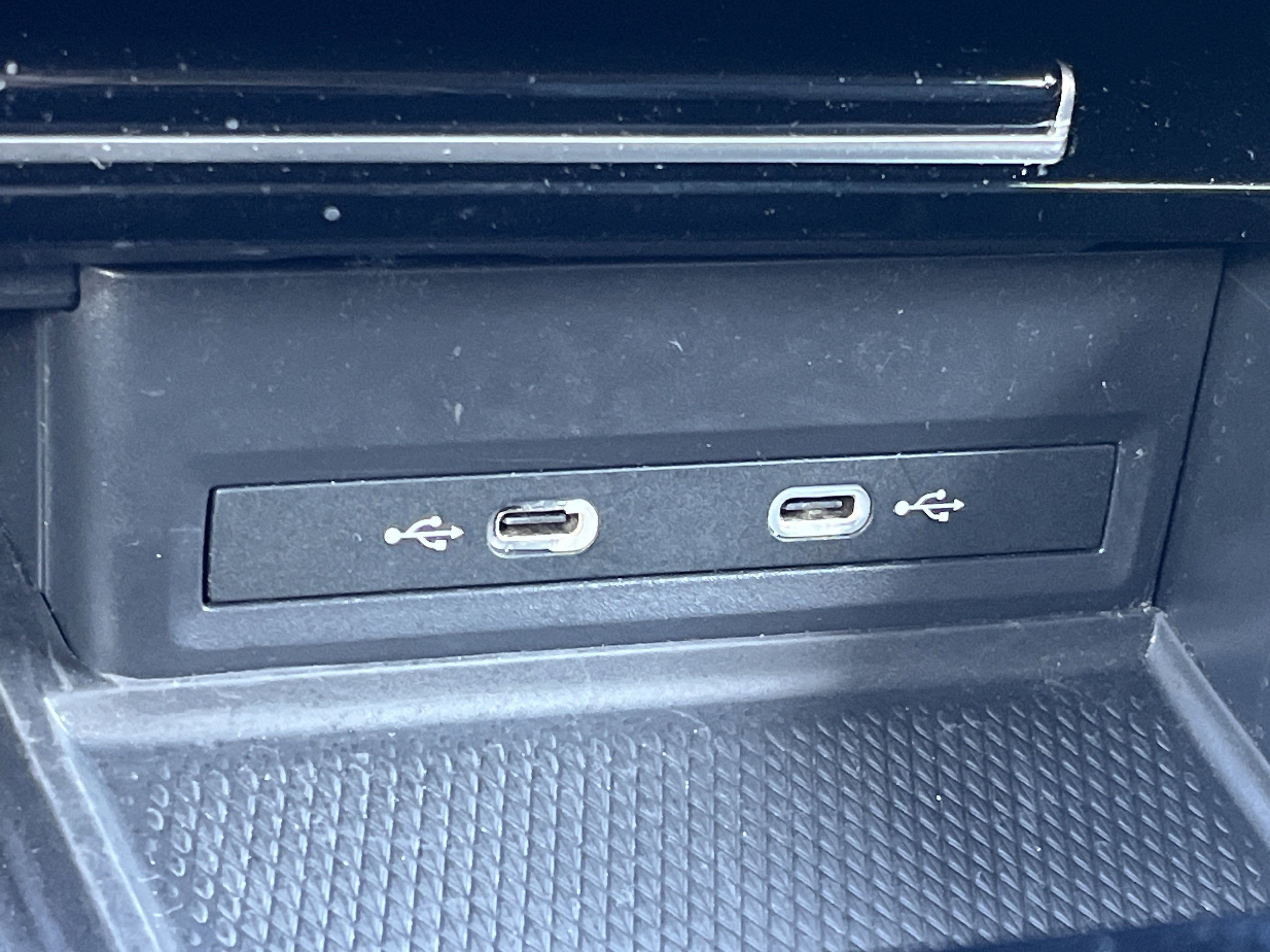 2024 Volkswagen Atlas SE Technology photo 2