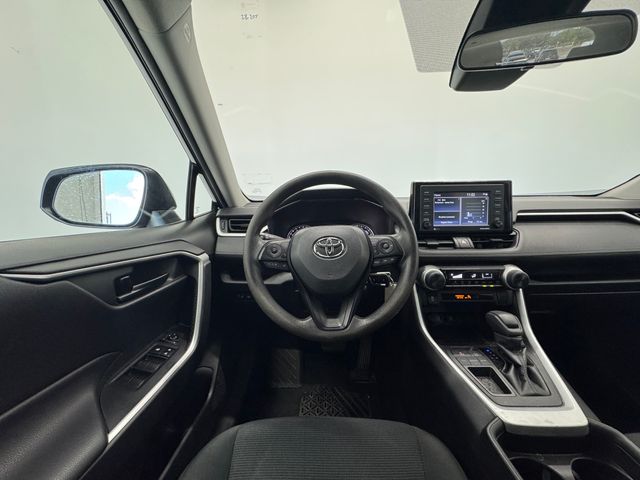 2021 Toyota RAV4 LE photo 21