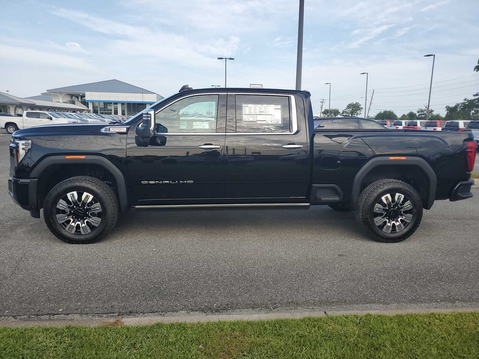 2025 Gmc Sierra 3500 HD Denali photo 2