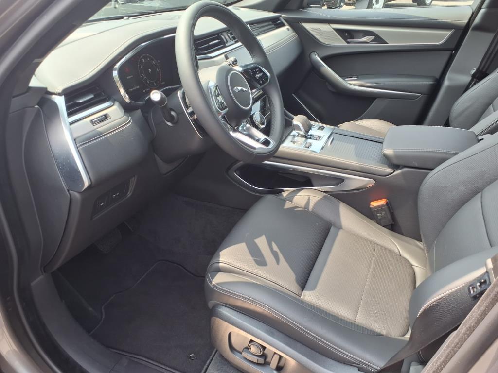 2026 Jaguar F-PACE P250 R-Dynamic S photo 15