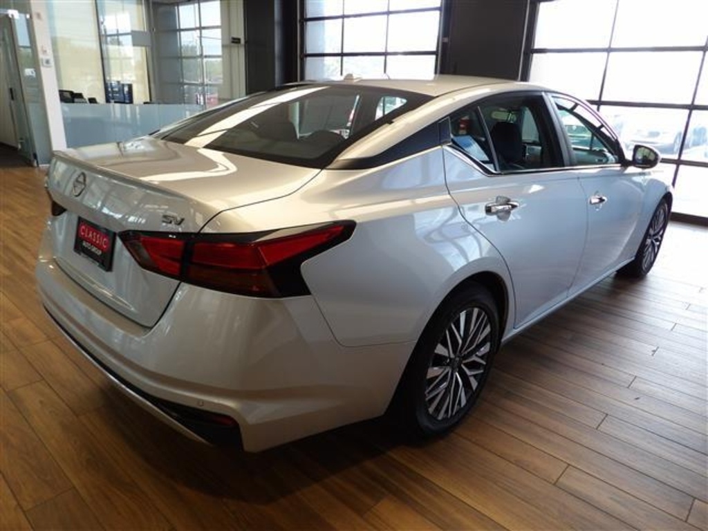 2023 Nissan Altima 2.5 SV photo 6
