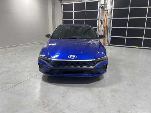 2025 Hyundai Elantra SEL Sport photo 2