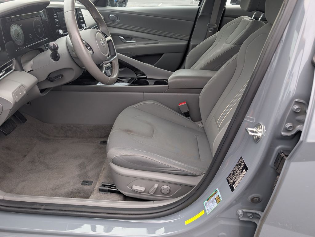 2022 Hyundai Elantra SEL photo 9