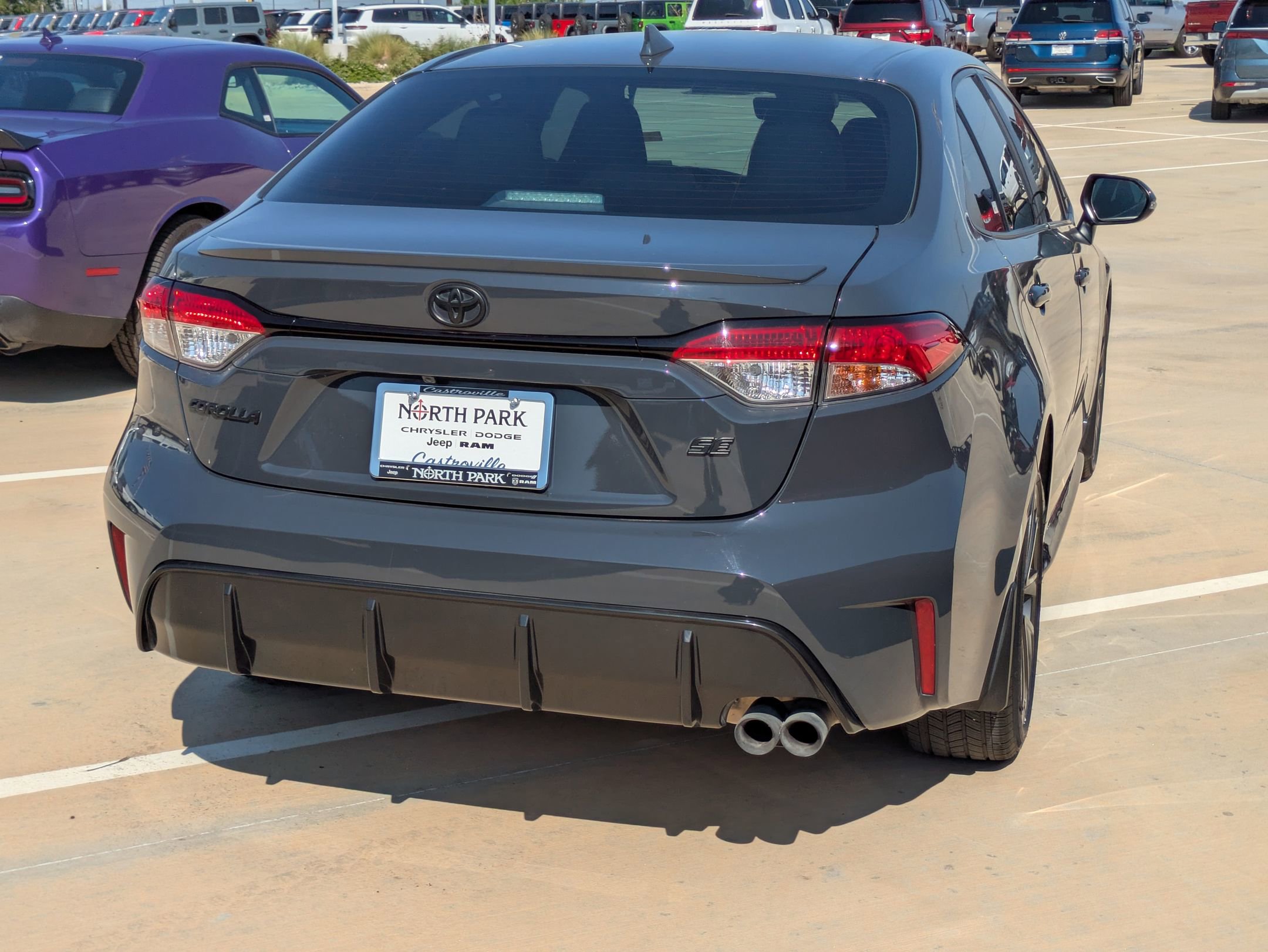 2023 Toyota Corolla SE photo 3