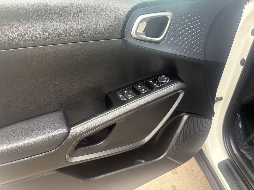 2023 Kia Soul EX photo 8