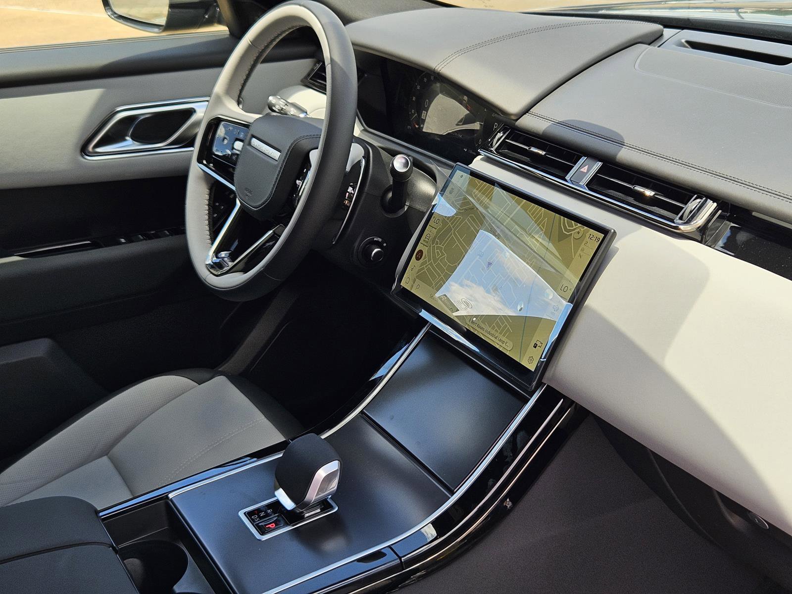 2026 Land Rover Range Rover Velar SE photo 38