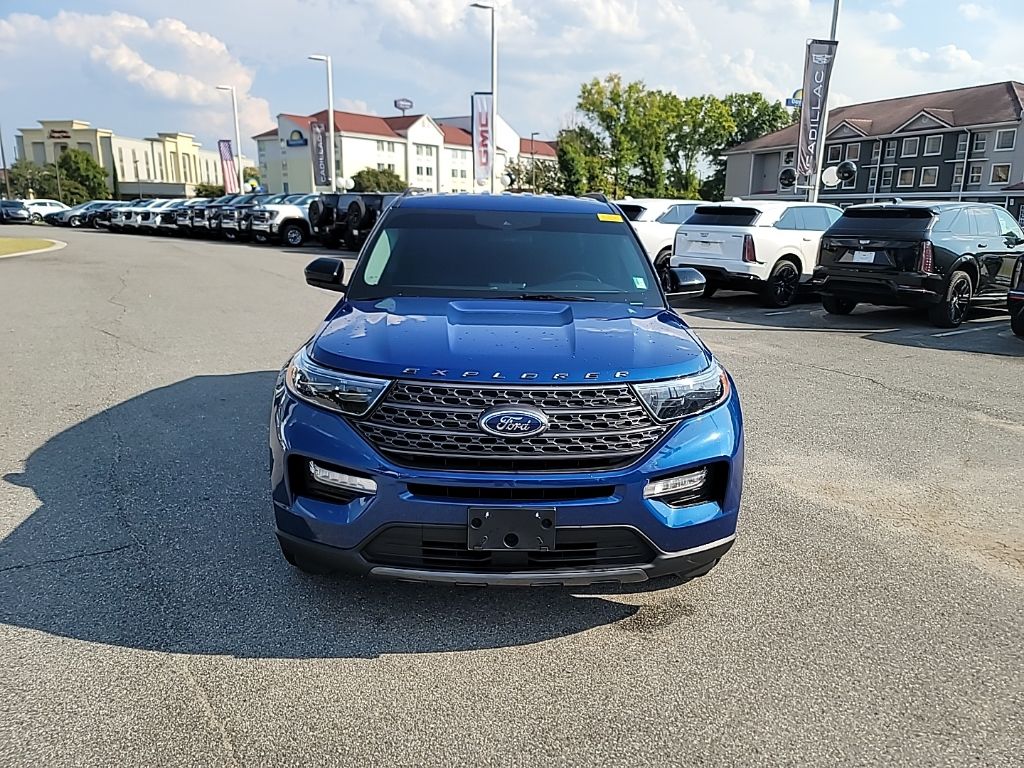 2023 Ford Explorer XLT photo 2