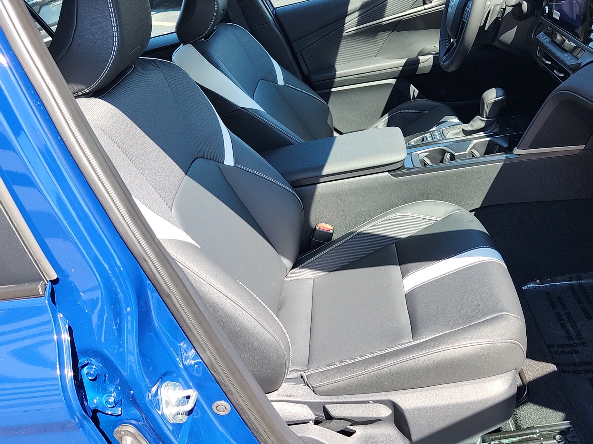 2025 Toyota Camry SE photo 28