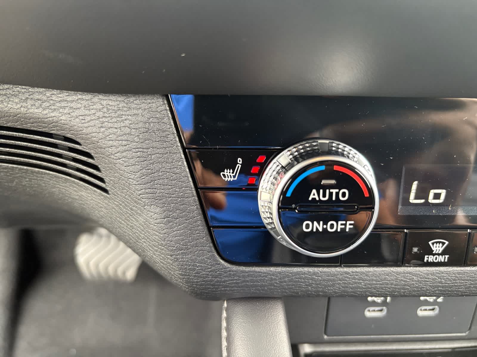 2025 Mitsubishi Outlander SE photo 4