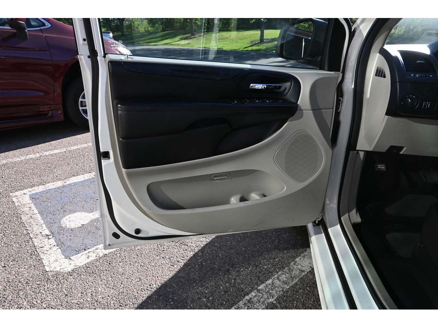 2013 Dodge Grand Caravan SXT photo 30