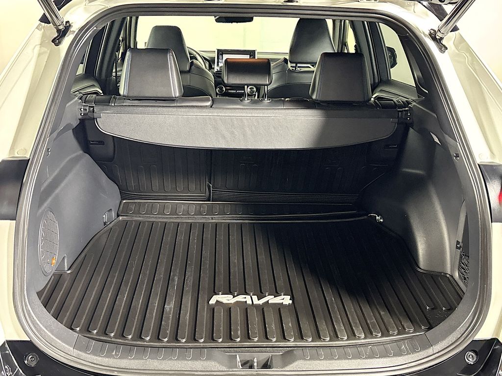 2020 Toyota RAV4 Hybrid XSE photo 20