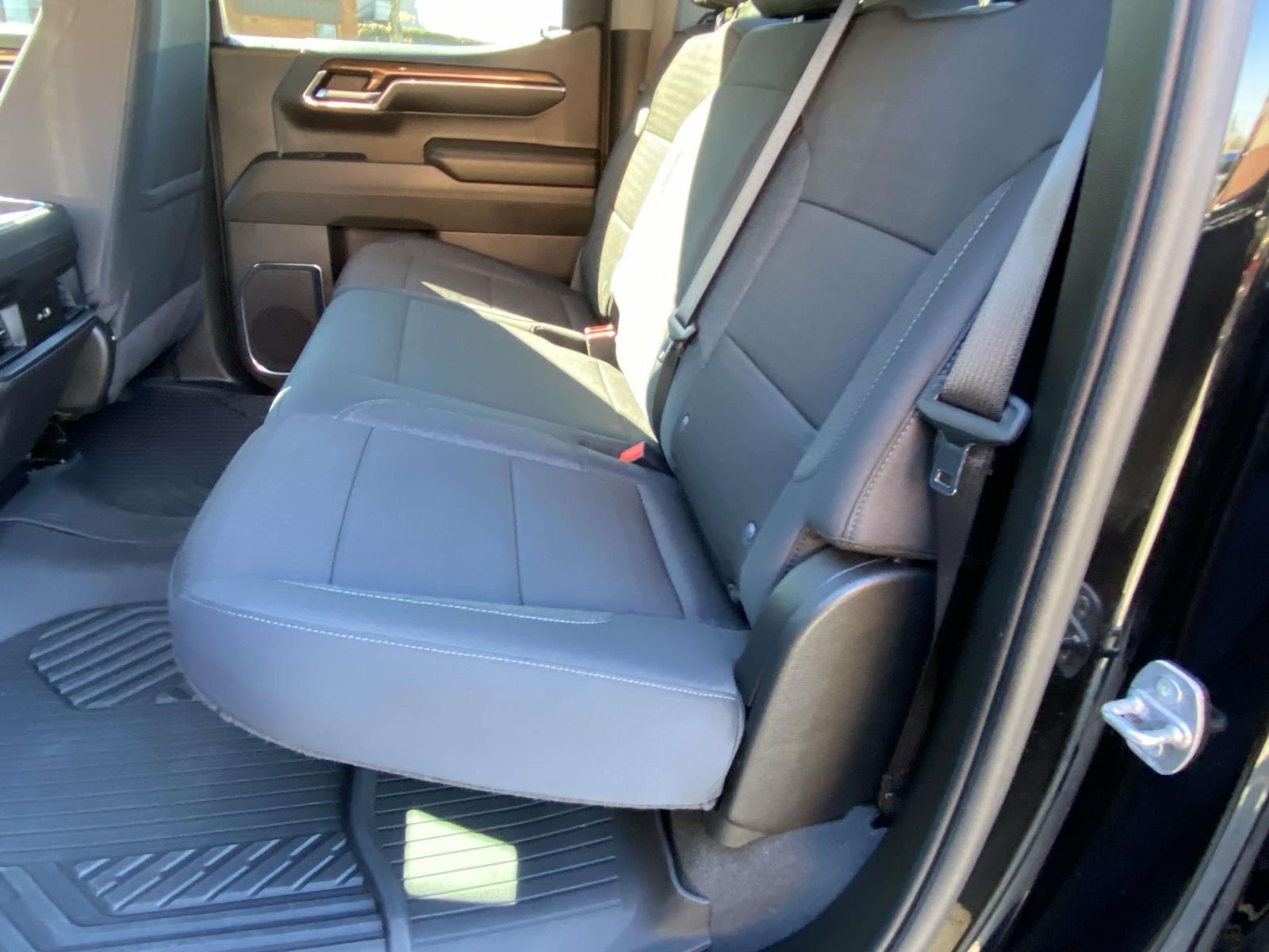 2024 Chevrolet Silverado 1500 LT Trail Boss photo 3