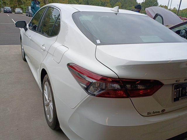 2023 Toyota Camry LE photo 4
