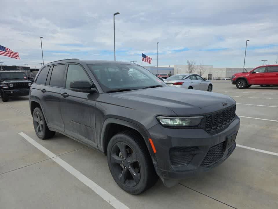 Used 2023 Jeep Grand Cherokee Altitude with VIN 1C4RJHAG5P8705192 for sale in Minneapolis, Minnesota