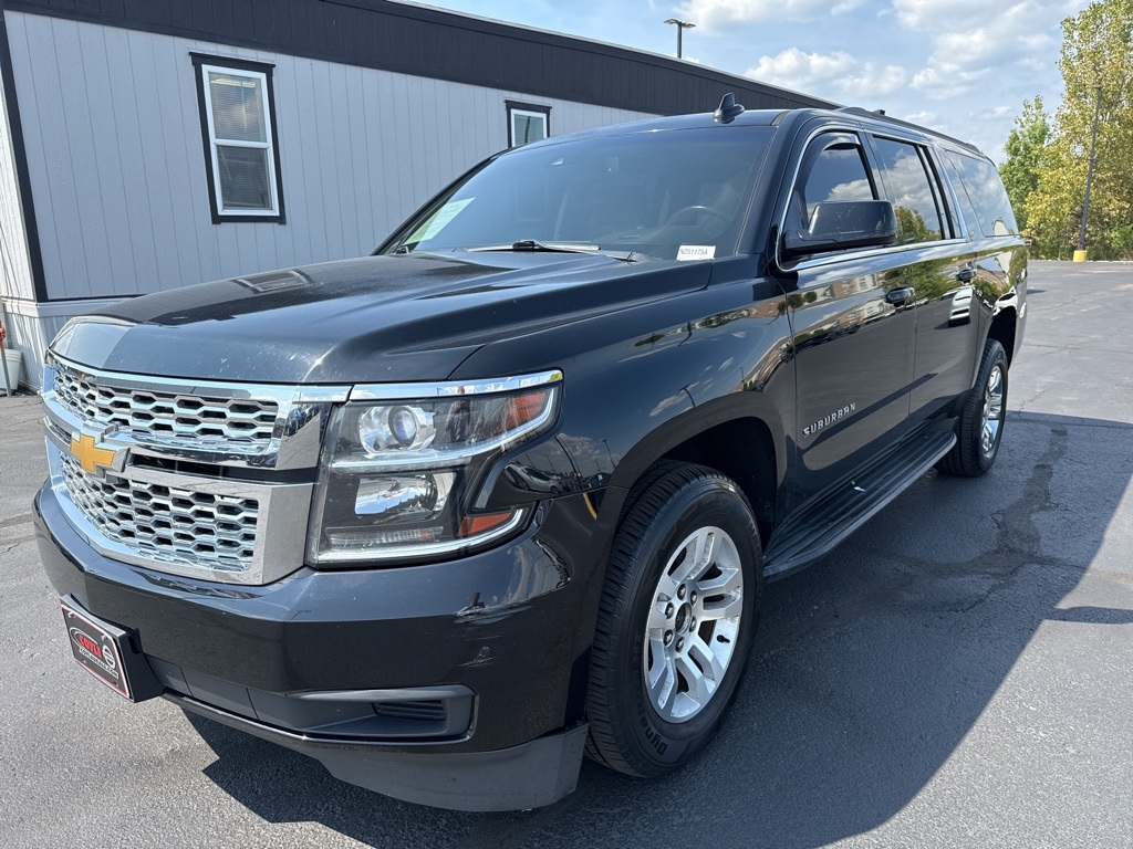 2017 Chevrolet Suburban LT photo 7