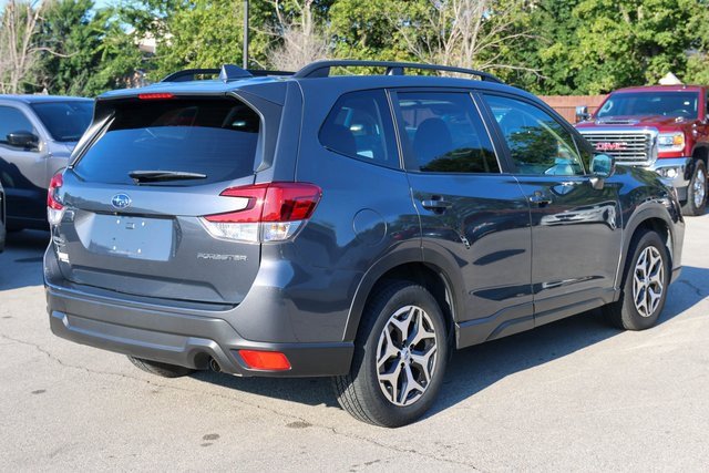 2021 Subaru Forester Premium photo 5