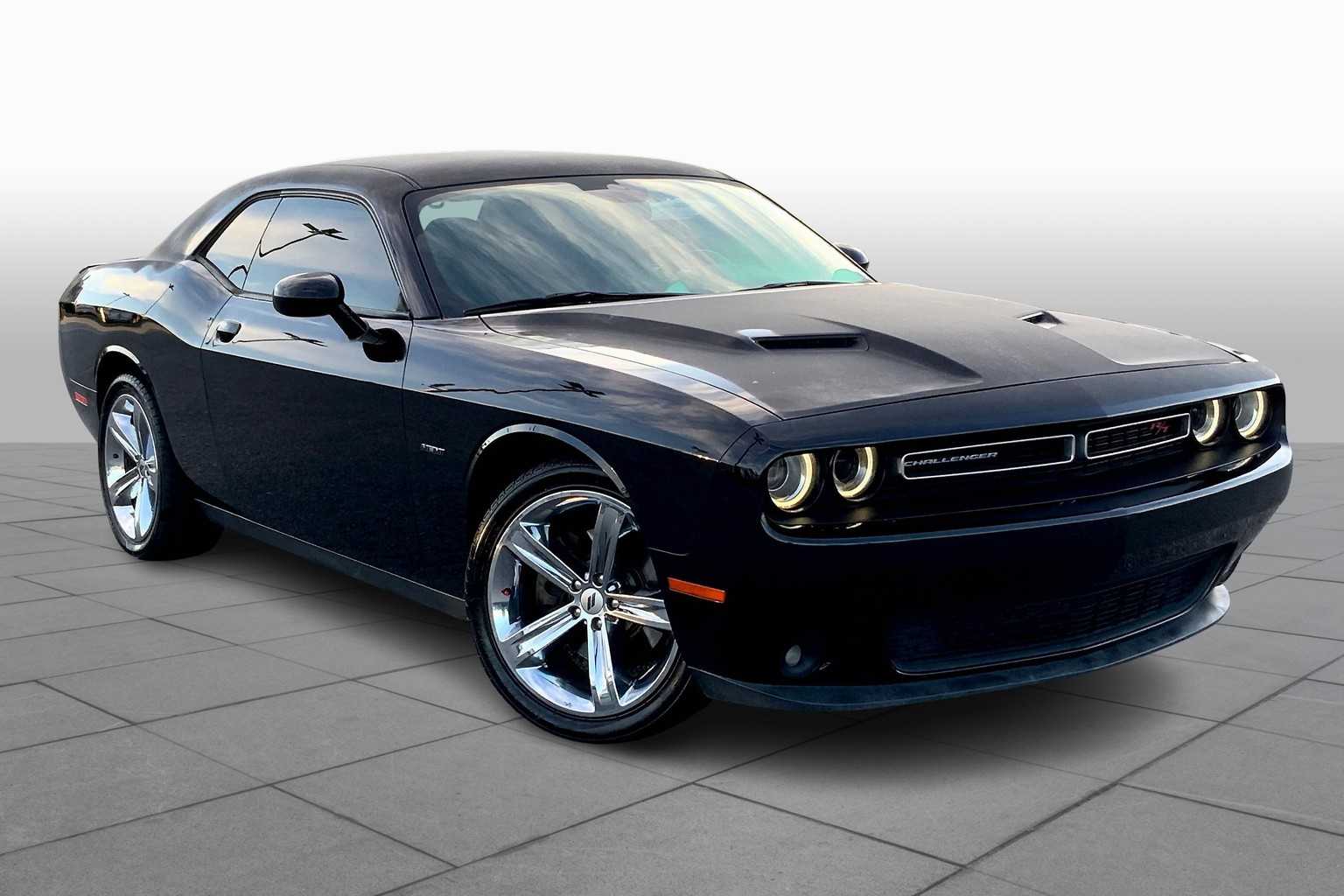 2017 Dodge Challenger R/T photo 2
