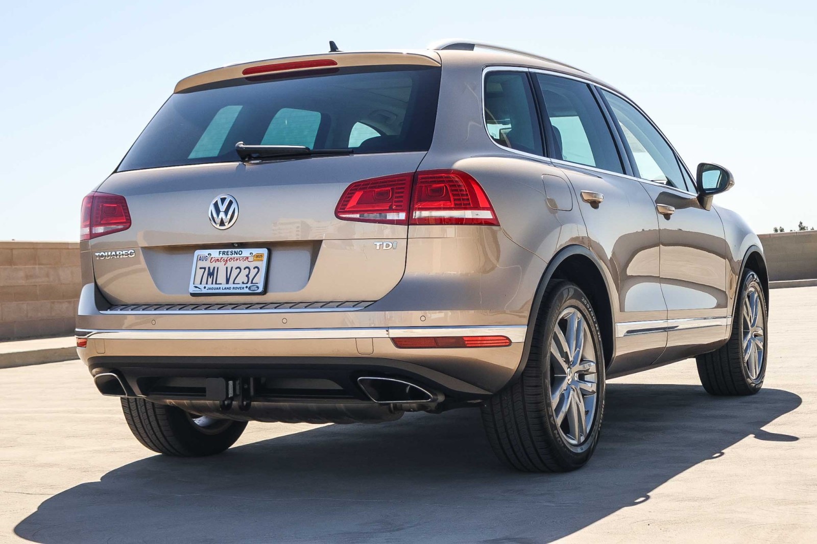 2016 Volkswagen Touareg Lux photo 3