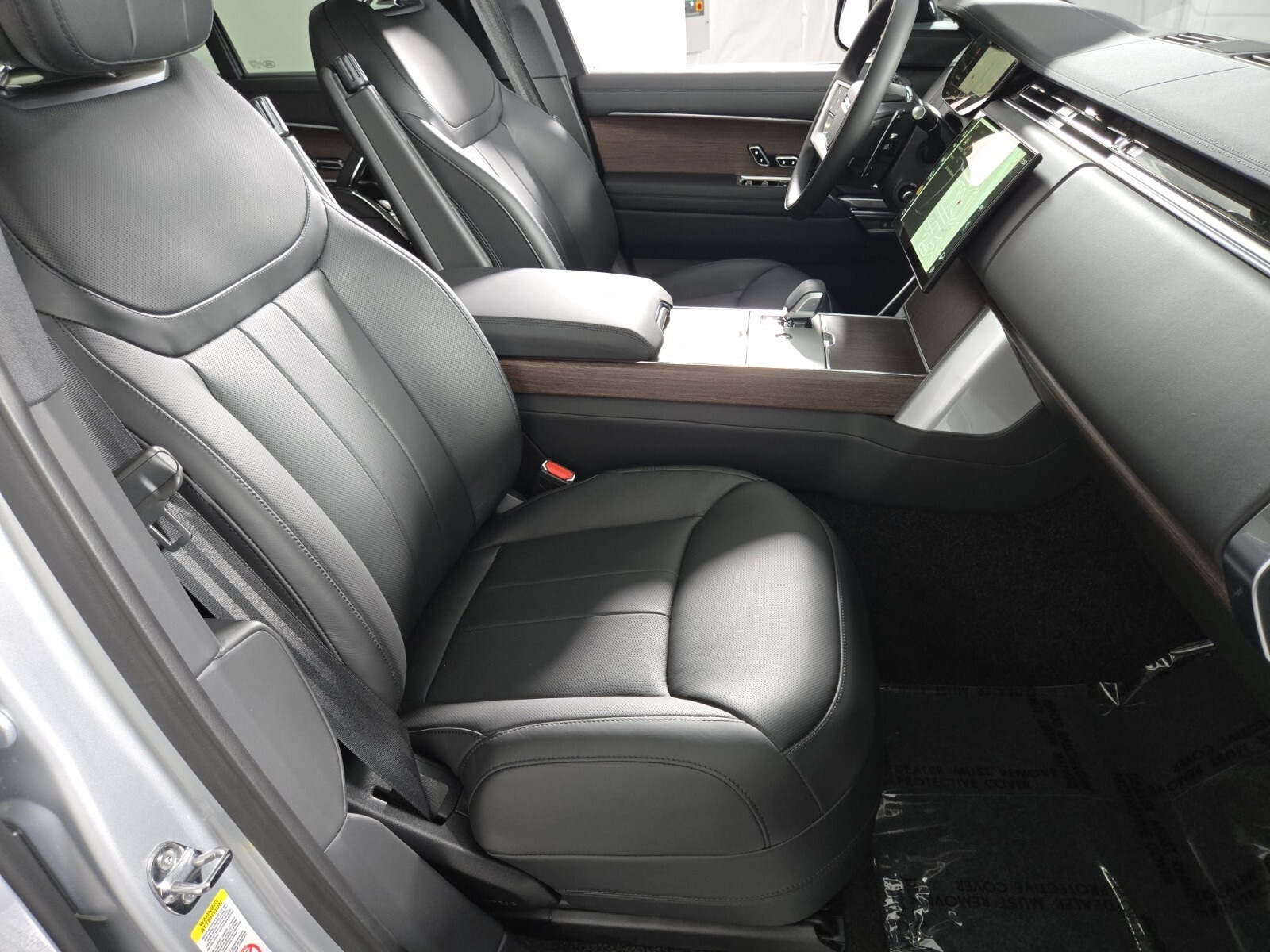 2025 Land Rover Range Rover SE photo 2