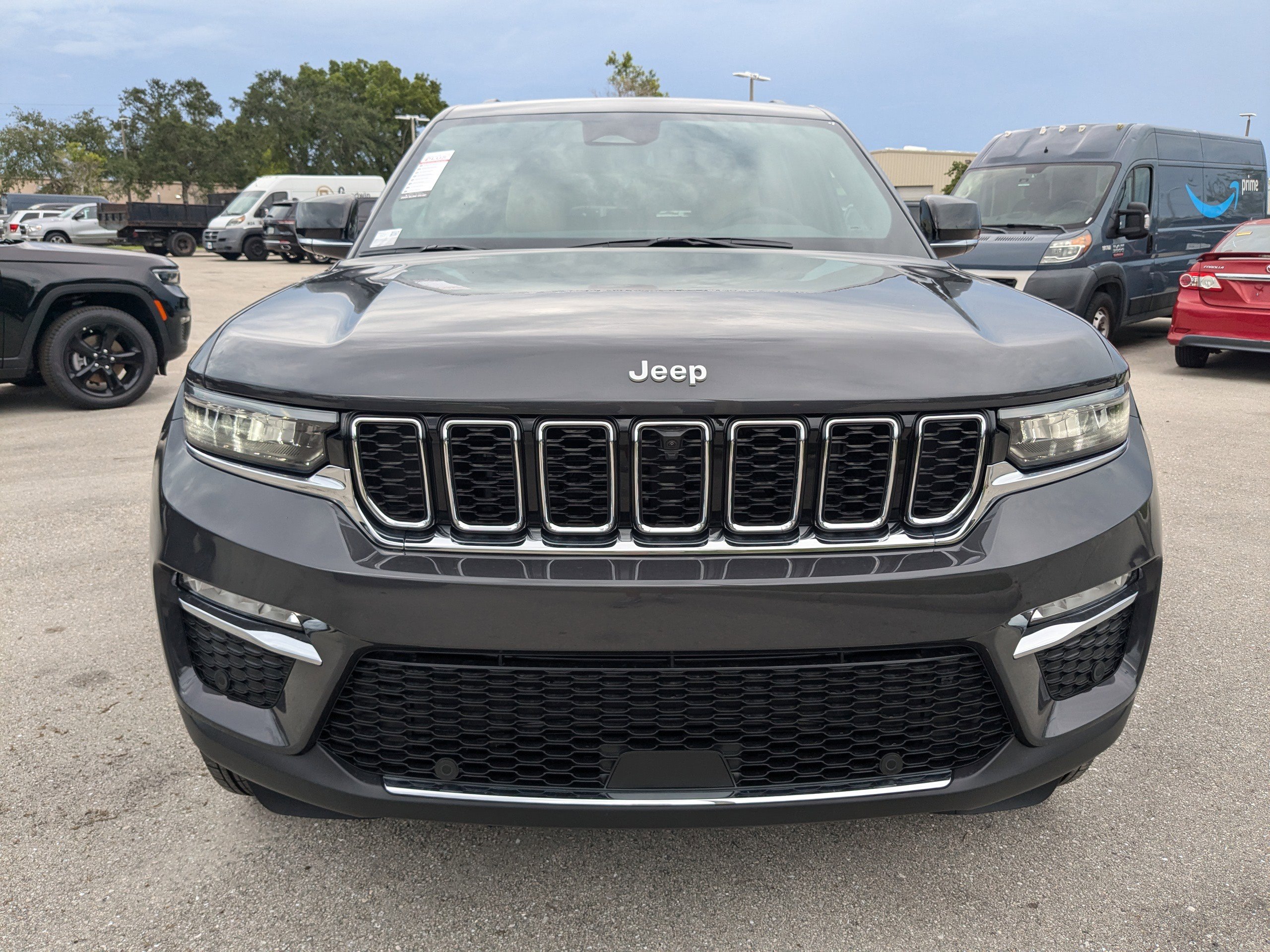 2025 Jeep Grand Cherokee Limited photo 2