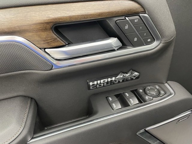 2025 Chevrolet Silverado 1500 High Country photo 4