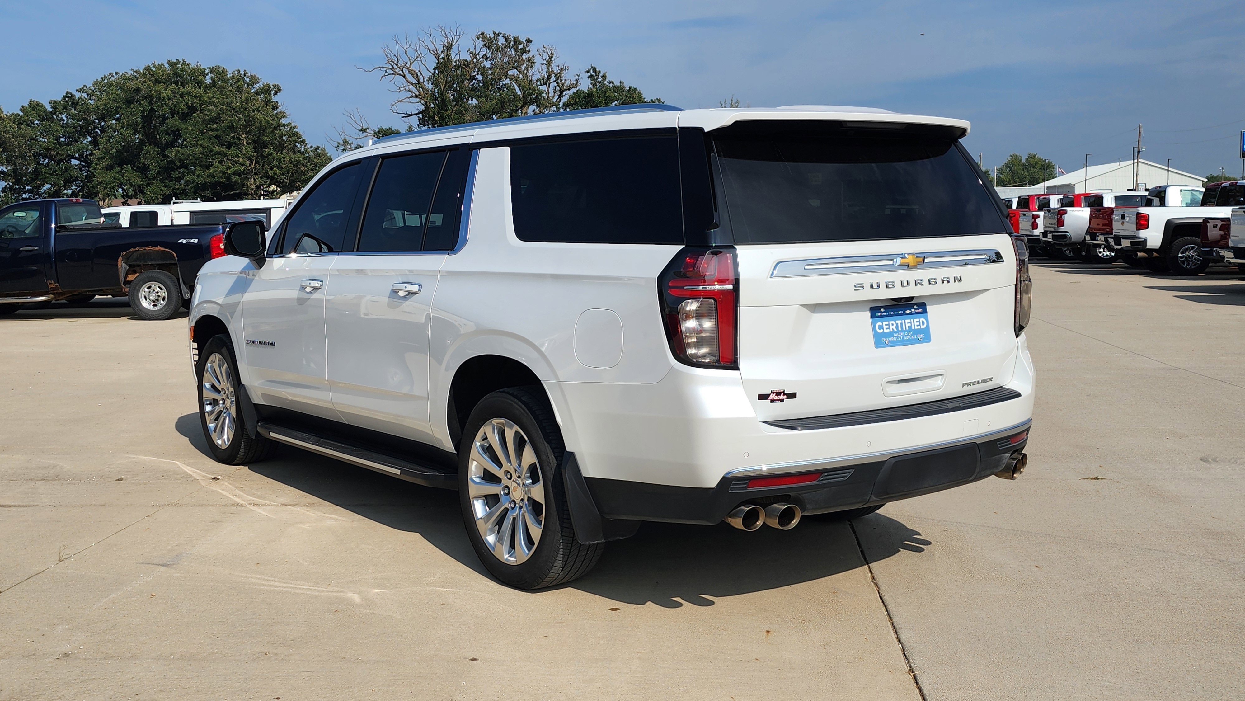 2024 Chevrolet Suburban Premier photo 5