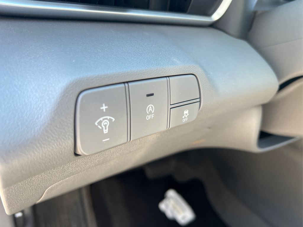 2025 Hyundai Elantra SE photo 19