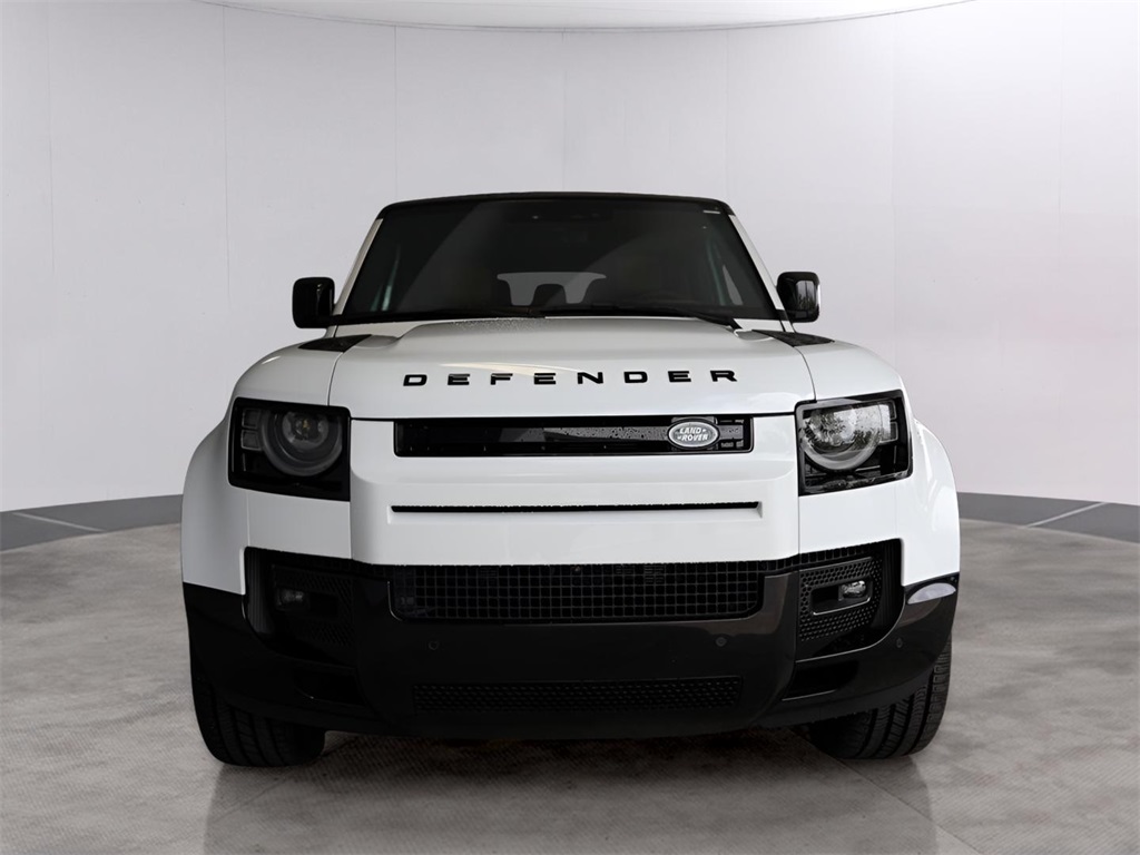 2025 Land Rover Defender 130 V8 photo 2