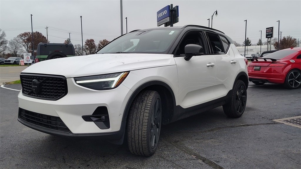2026 Volvo XC40 photo 4