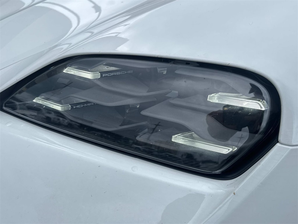 2025 Porsche Taycan 4S photo 7